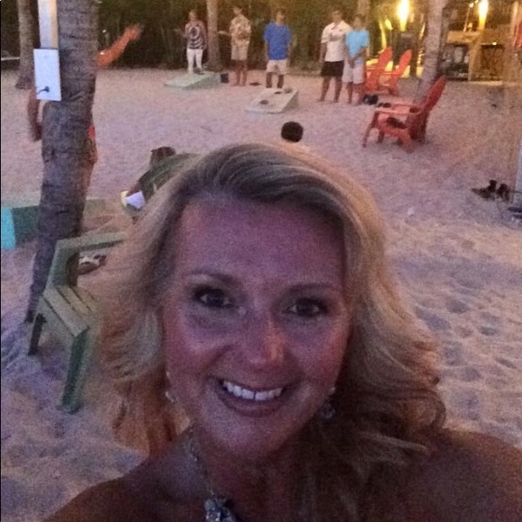 Meet your Posher, Cindy - Picture 5 of 8